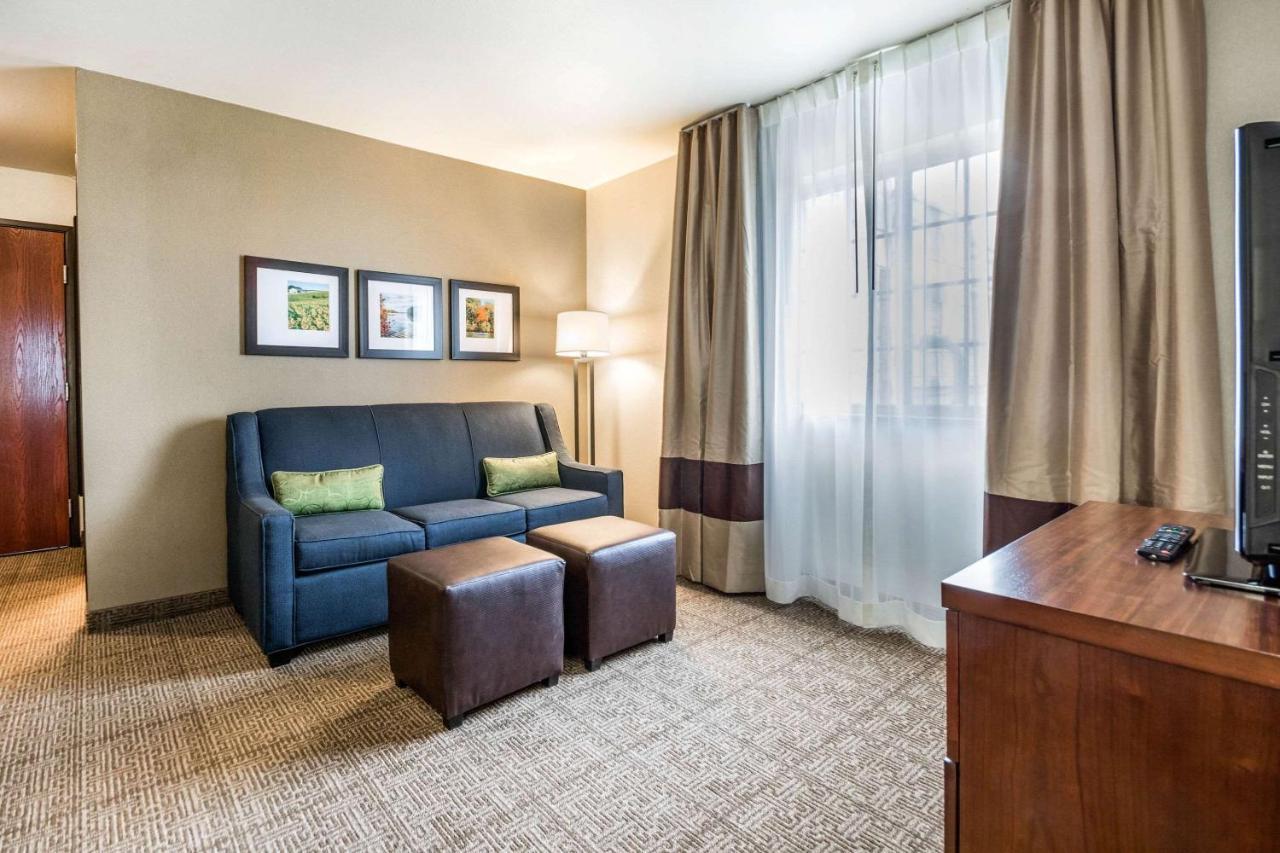 คอมฟอร์ต สวีท แอท พาร์ 4 รีสอร์ต Hotel Waupaca ภายนอก รูปภาพ